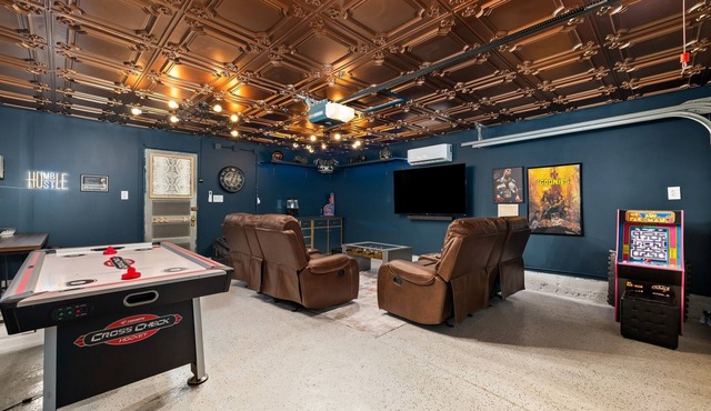 Stunning Downtown Villa | Epic Man Cave in Boise