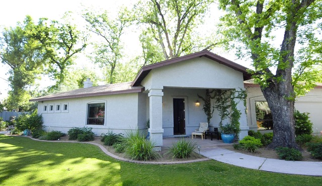 STUNNING ULTRA-CONTEMPORARY, PETS YES, DWTN GUESTHOUSE, IN HISTORIC NEIGHBORHOOD in Phoenix
