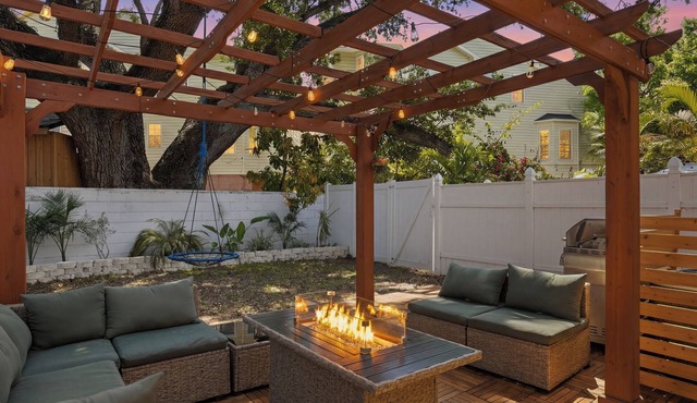 Stylish S. Tampa Townhouse - Fire Pit + Grill - Walk to SoHo