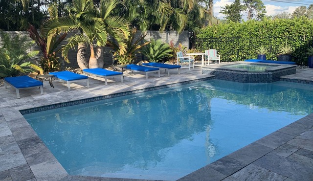 Summer is available! Villa with Heated Pool & Spa.Walk to the Beach & Mercado. in Naples