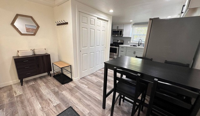 Super Clean, Pet Friendly, Cozy Cottage.