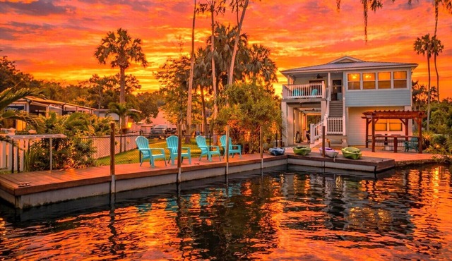 Swim Mat, Kayaks, Fire Pit! PET FRIENDLY - Sunfish Cove - Weeki Wachee River in Weeki Wachee