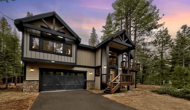 Tahoe Forest Lodge: A/C, Hot Tub, Pool Table