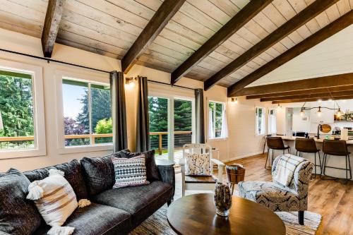 Tall Cedars Cabin By The Water in Eastsound