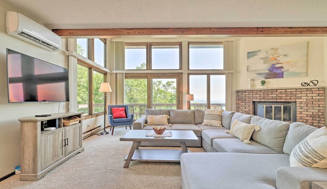 Tannersville Townhome w/ Wet Bar & Mountain Views! in Tannersville