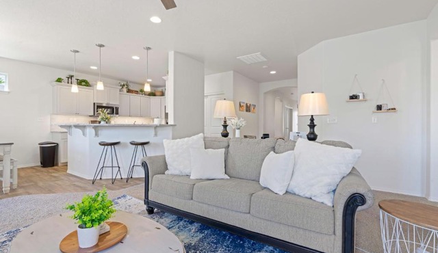The Explorer! Extra Game Room, Fire pit Sleeps 10!
