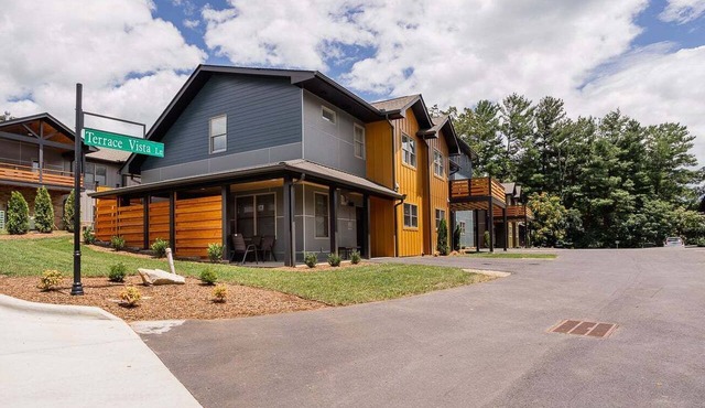 The Fold at Reynolds Mountain | Collection of 10 Private Townhomes