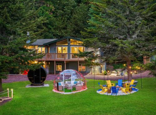 The Lazy Bear Cabin Dome Hot Tub Sauna & More in Albrightsville