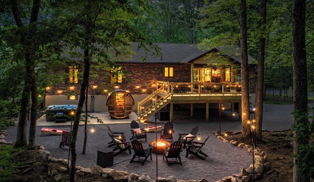 The Long Weekend 5BR Hot Tub, Sauna, Theatre, Skee-ball Near Jim Thorpe in Jim Thorpe