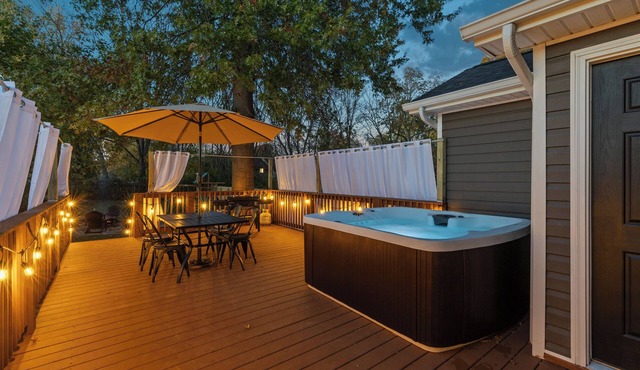 The Luxe/Hot Tub/Playground/12 Min to Horse Park