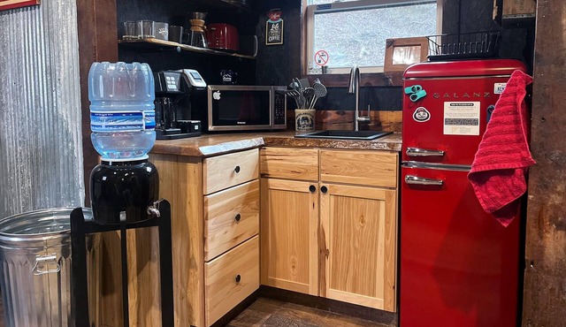 Tin Cantina - Cozy Tiny Cabin Near Red River Gorge - Stargazing & Seclusion in Irvine