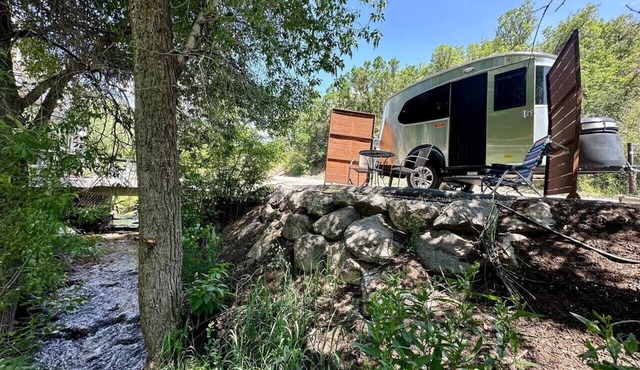 Tiny Shiny Basecamp, River-Front 20 min from SLC