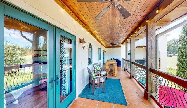 Top-Floor Lake Oconee Condo with Fairway-View Balcony, Grill - Full Kitchen in Eatonton
