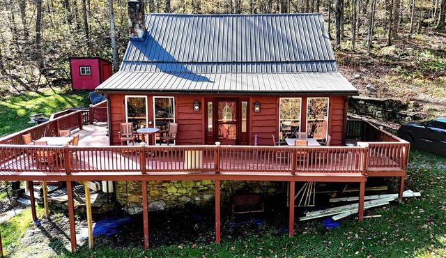 Traditional Mountain Cabin minutes from Kooser Lake and Hidden Valley Resort in Somerset