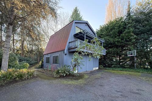 Tranquil Tides Cottage in Langley