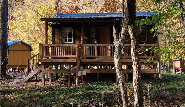 "Ulysses" tiny cabin on the creek at Waldbaden in Athens