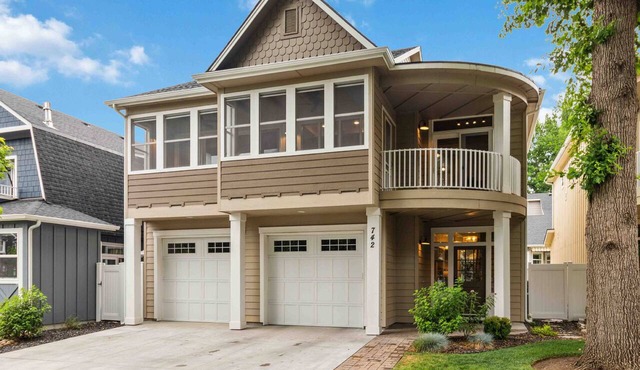 Upscale Parkside Retreat | High-End Kitchen | Office | 2 Bikes | Screened Porch | 2-Car Garage