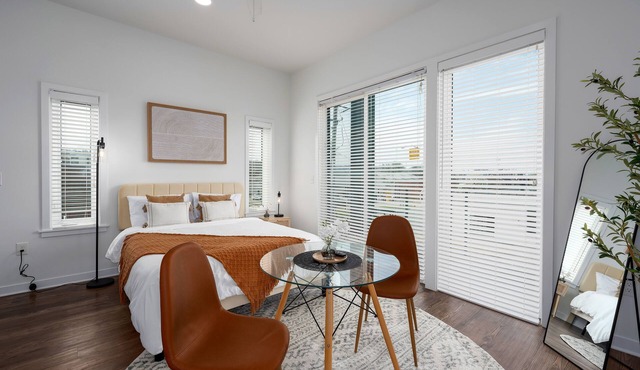 Urban DT Chic Studio with Private Balcony! in Birmingham