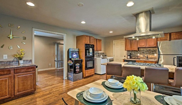 Urban Oasis with Game Room, 6 Miles to Downtown ATL