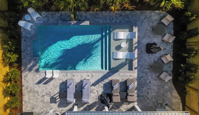 Villa Jasmine PCB - Luxury Oasis, Private Pool, 6 Seat Golf Cart & Steps to B. in Panama City Beach