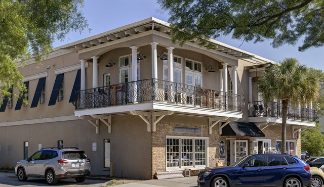 Walk to the beach and Pier Wrap around porch