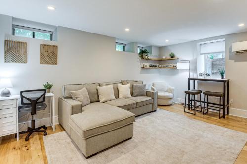 Walkable DC Stay! Stylish Studio in Adams Morgan in Washington