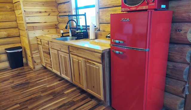 Waterfall View Cabin at White Buffalo Lodge; Family-friendly with lake access in Grove