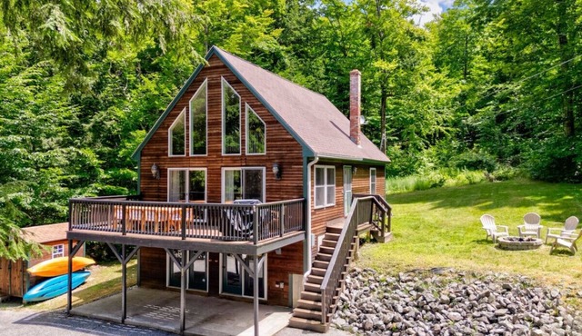 Waterfront Access with Kayaks, Private Deck and a Firepit in Gray