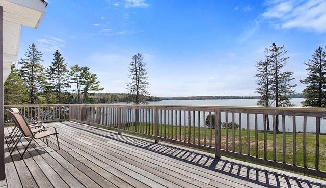 Waterfront home 3BR/2BA on Taunton Bay. Located near Acadia National Park. in Franklin