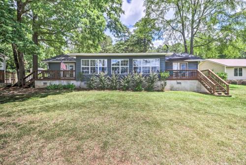 Waterfront Lake Sinclair Home w/Boat Dock! in Milledgeville