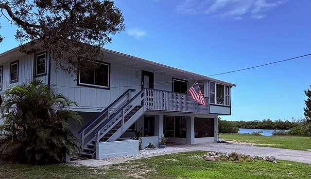 Waterfront Retreat Ozello/Crystal River secluded Stilt House with panoramic view in Crystal River