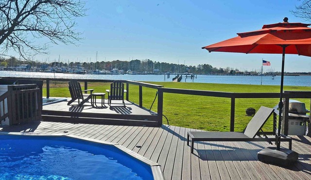 Waterfront w/private pier, pool, Hot Tub, kayaks and in town. in Rock Hall