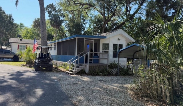 Welcome to the Sugar Shack in our unique fishing village of Homosassa.