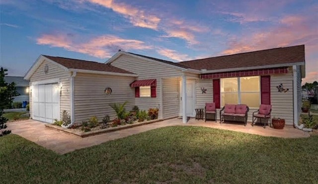 Welcome to this beautiful, well-maintained 2 Bedroom Villa! in The Villages