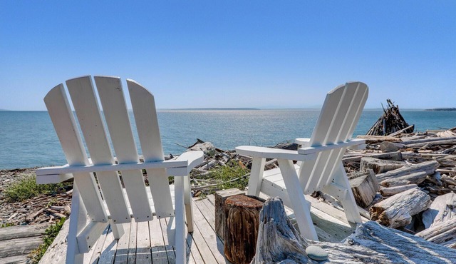 Whidbey Island Beach Cottage, ON THE BEACH at Admiralty Inlet! Sunset Views!