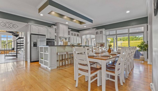 Willow Brook Mansion, an upscale retreat in the countryside with heated seasonal (May 1st - Oct. 1st) pool, hot tub and game room. in Millerstown