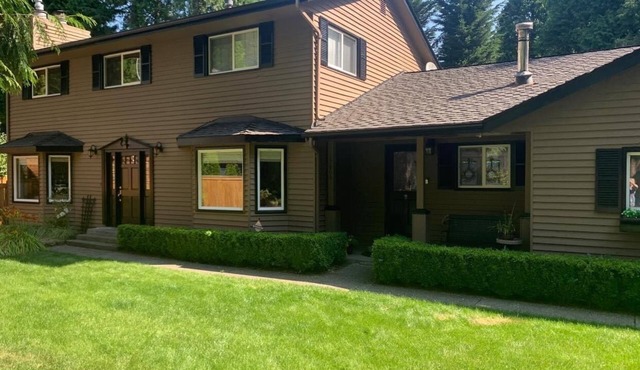 Wonderful Woodinville Wine region with hot tub in Bothell