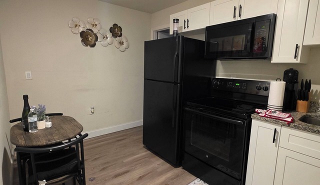 XanCar Villa Cozy 1-bedroom bed & breakfast in tranquil Poinciana with AC