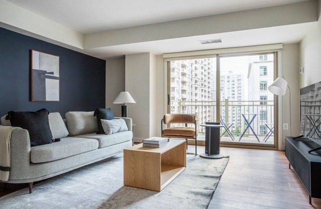 Bright Ballston 1BR w/Concierge, W/D & Pool, near Metro, by Blueground in Arlington