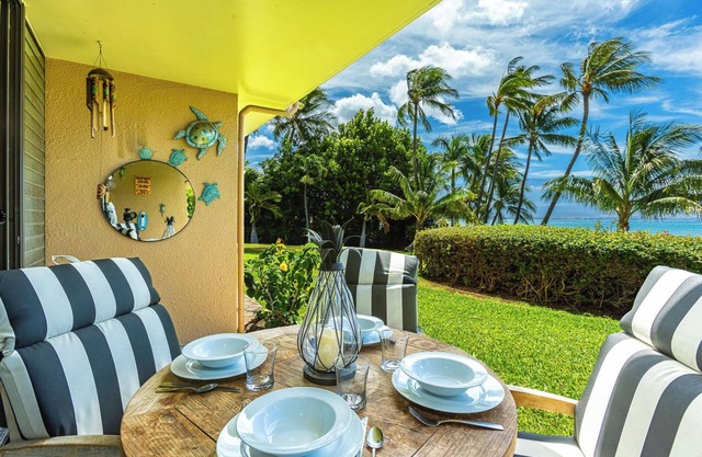 Cozy Oceanfront Condo Whales Pool Beach Access and Central Maalaea Location