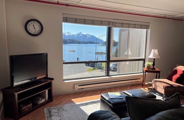 Downtown Apt Ocean Mountain 