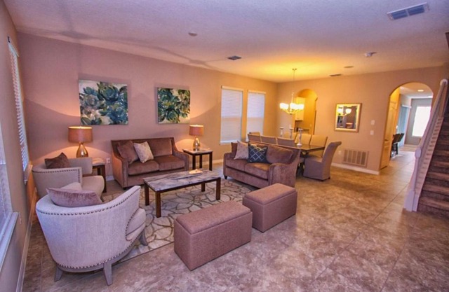 Stunning 6 Bedroom 4 Bath Private Pool Home in Trafalgar Village Resort