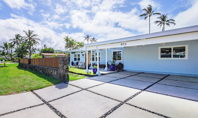 Kailua House | Casa Luna - Beautiful & Stylish Remodeled 4bd, 3bath, 2 kitchens Home in Kailua