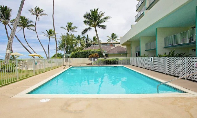 Punaluu Apartment | Panoramic Ocean View 8