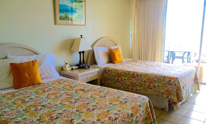 Diamond Head - Kapahulu - St. Louis Apartment | Partial Ocean And Panoramic Mountain View Studio In Heart Of Waikiki Free Wi-Fi