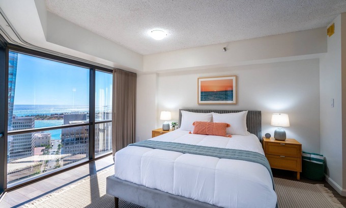 Downtown Honolulu Condo | 😎 Summer Special - Downtown Honolulu Skyview - 1Bed+Den- Free Parking 🏄♂️