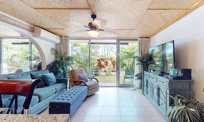 Napili Condo | Updated tropical condo with great location, pool access, and central AC