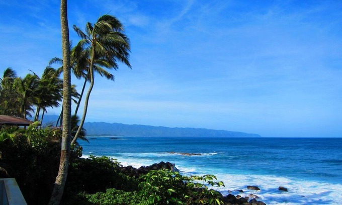 Pupukea House | Waimea Point Oceanfront House - with Air Conditioning