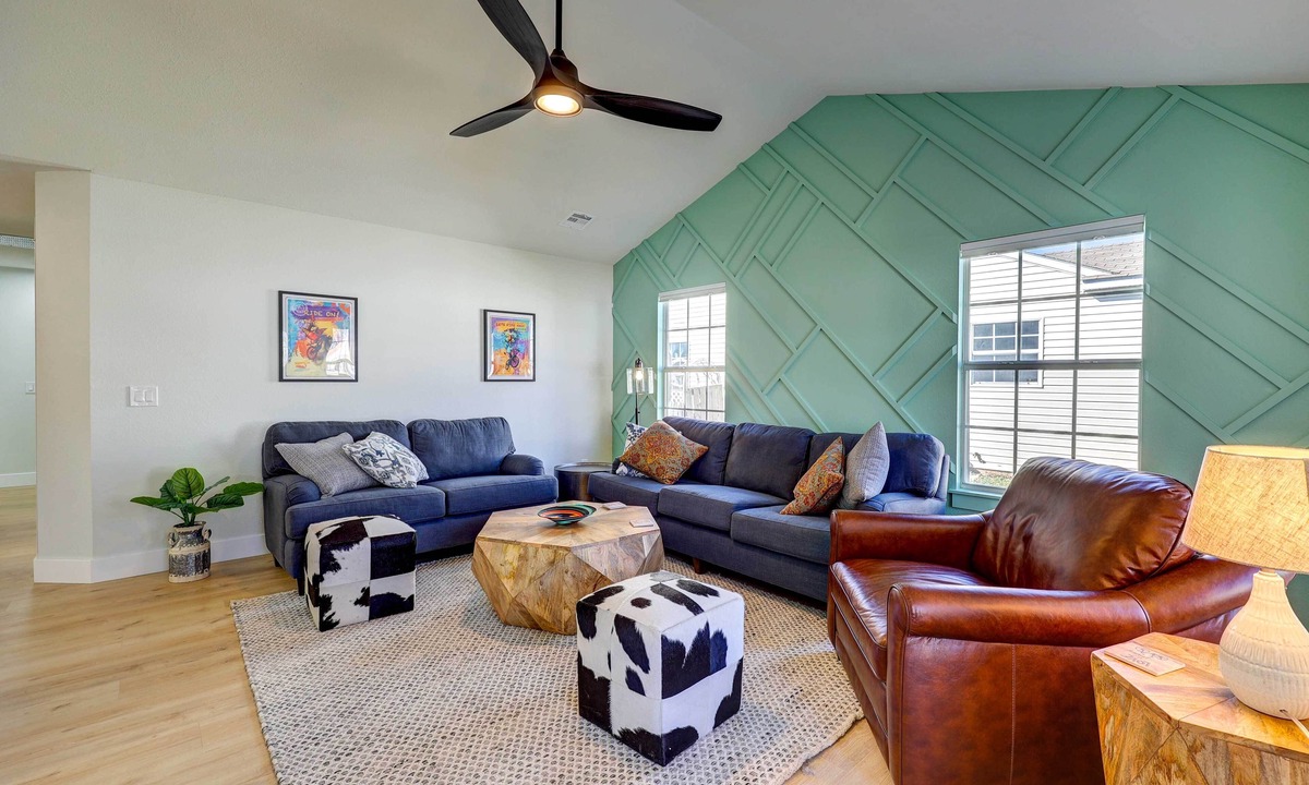Bentonville Cottage | Chic Bentonville Home w/Patio & Fire Pit!