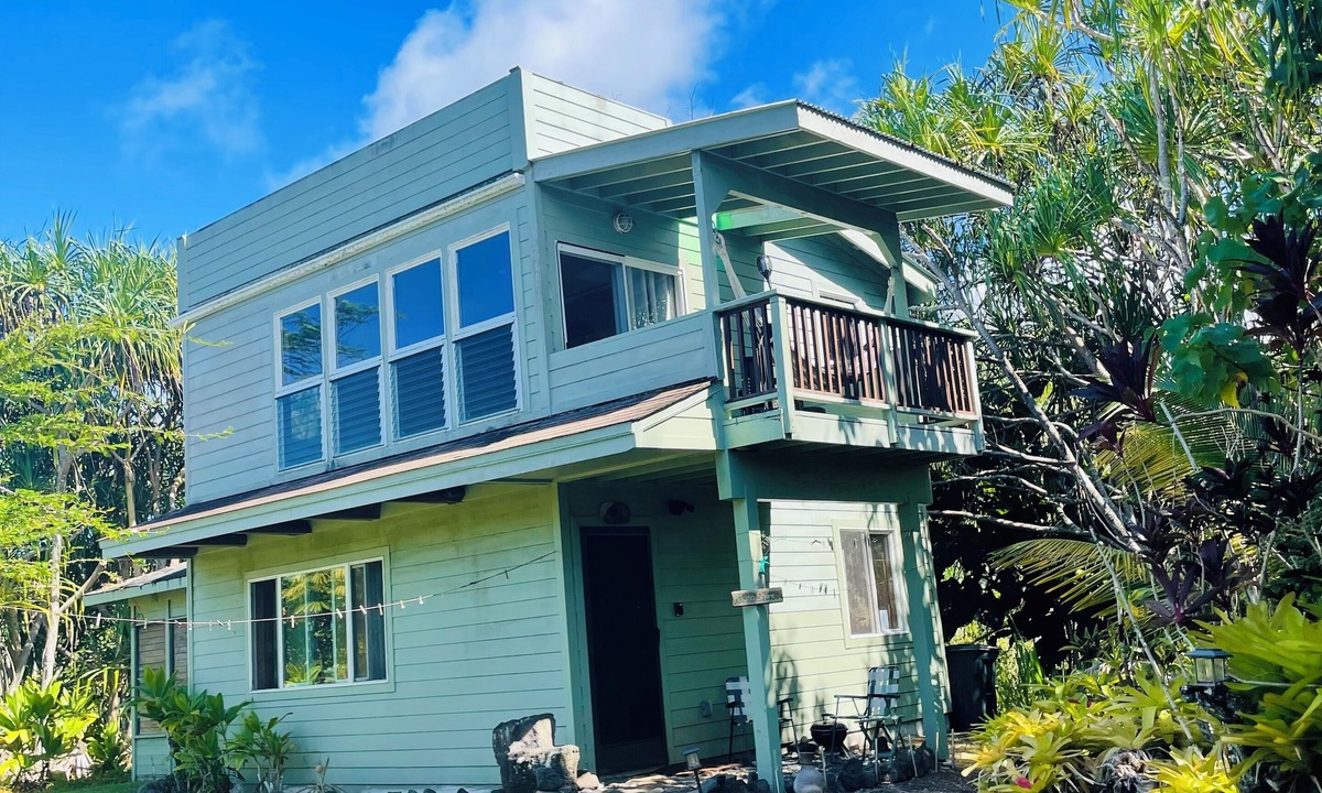 Waa Waa House | Hikina Shore Getaway. nA Coastal+Jungle Stay
